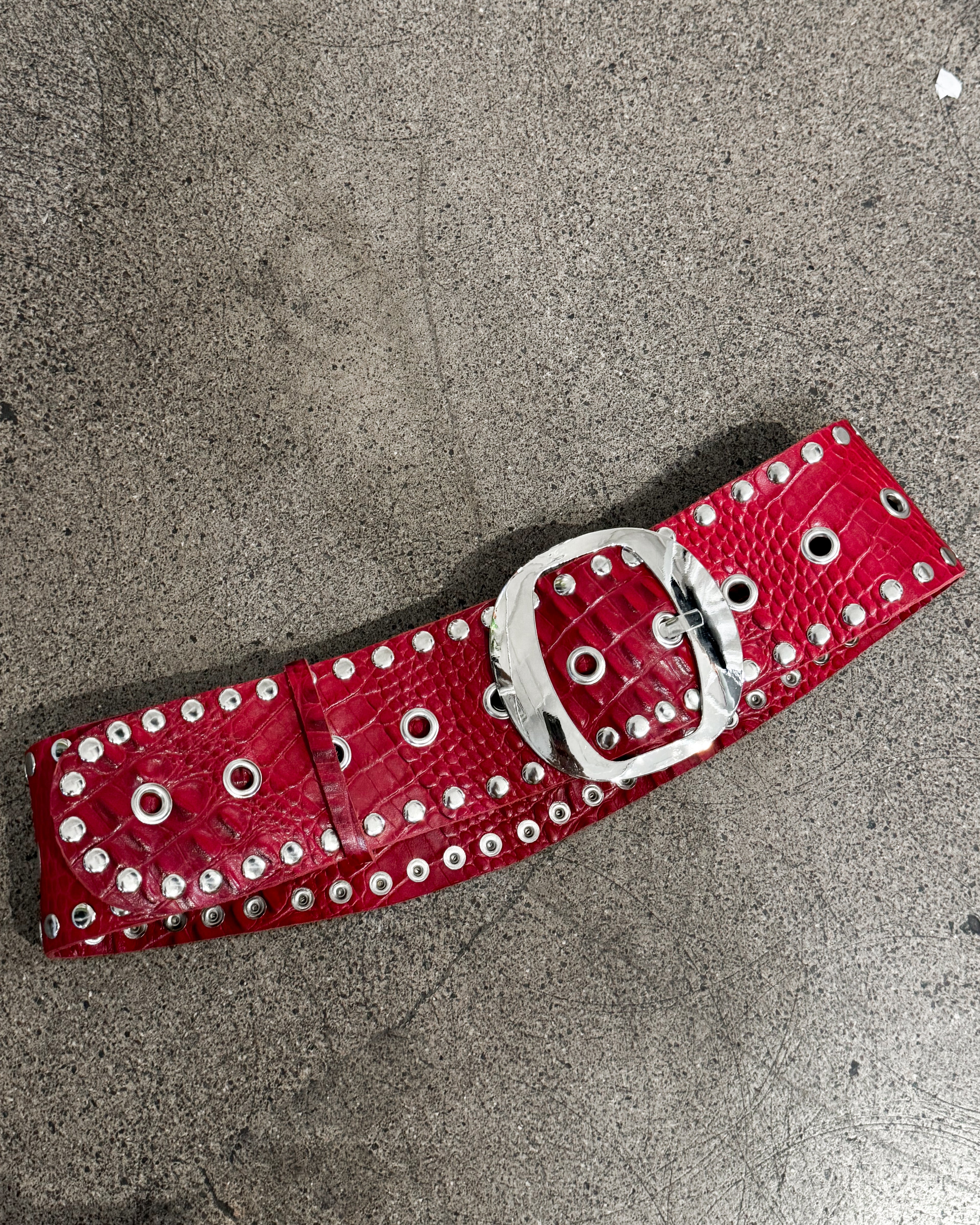 CINTURÓN ROCK CHIC (CARMESÍ)